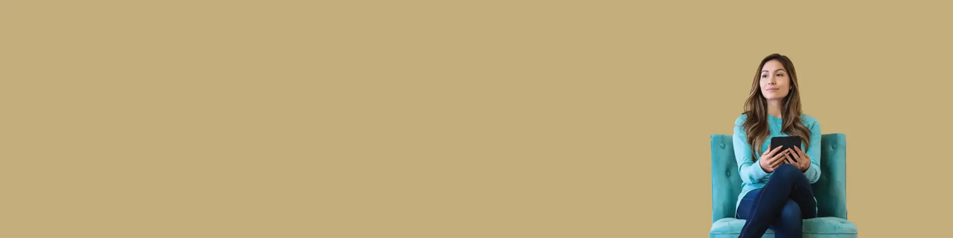 Förmånskategorin bolån och banktjänster. Kvinna i fåtölj