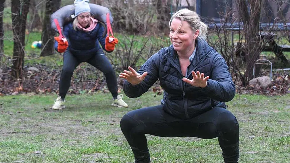 Träning i trädgården Caroline Engvall