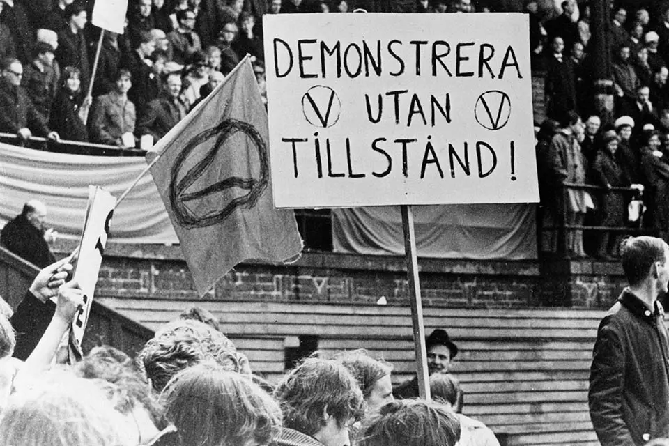 Foto på ungdomar i demonstration ca 1967-1968