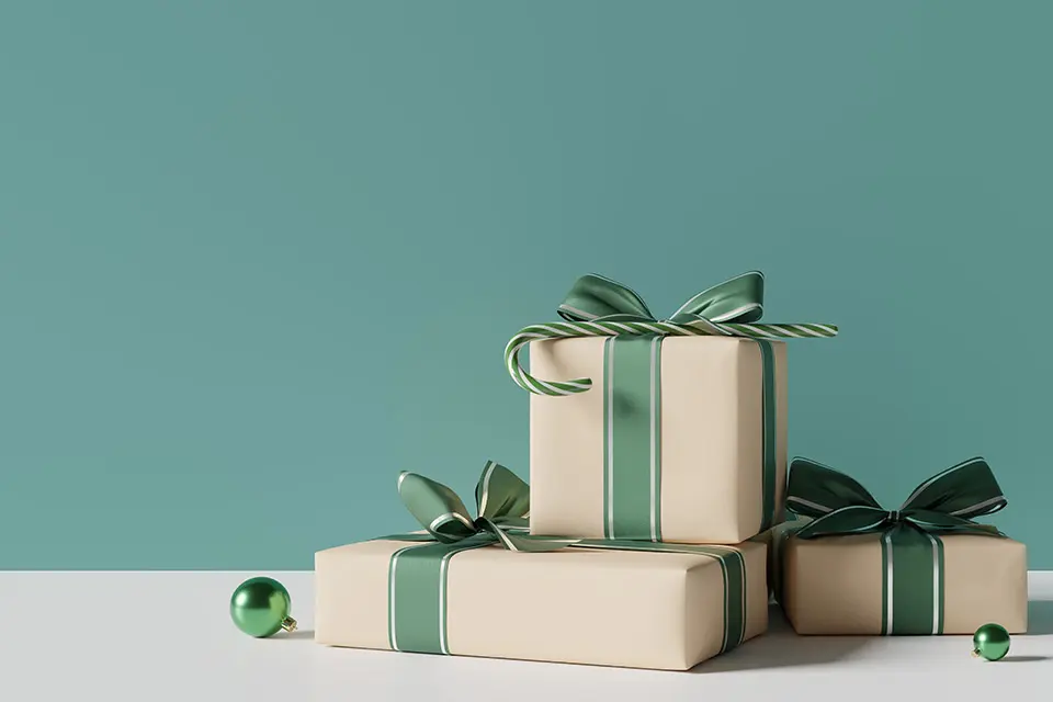 Julklappar mot grön bakgrund