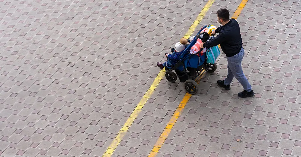 Småbarnspappan sades upp från Tesla efter att han ansökt om två timmars föräldraledighet.