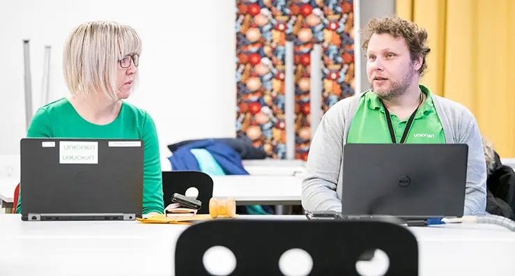Anna Bengtsson och Daniel Landin, administratör respektive styrelseledamot från Unionenklubben IKEA /Ikano/Inter IKEA åker runt till Ikeas 70 olika arbetsställen