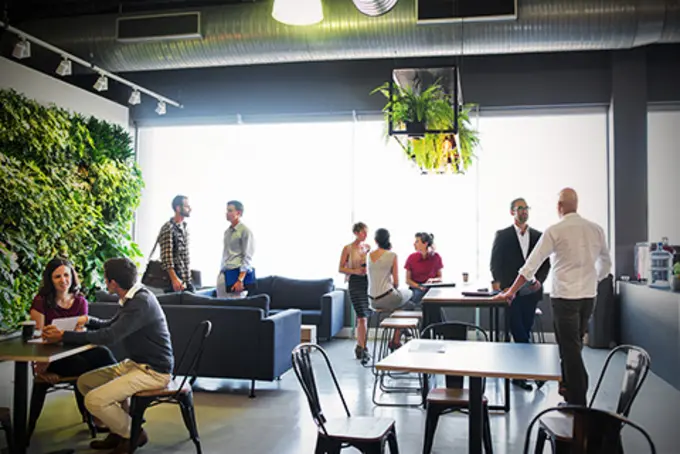 människor bord fikar