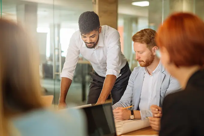 Mellanchefer emellan, lojalitetsplikt, stress, podd