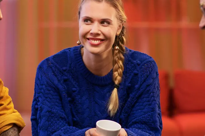 Tre glada männniskor på kontor