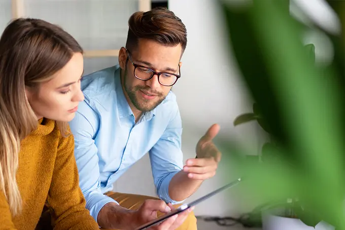 Man och kvinna i samtal