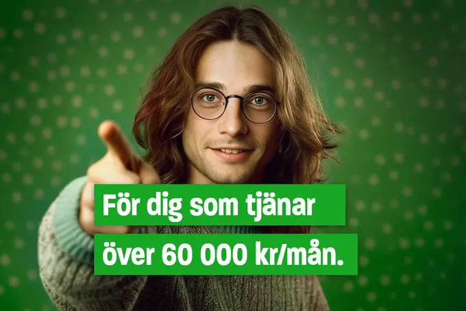 Man som ler och har långt hår pekar mot dig.