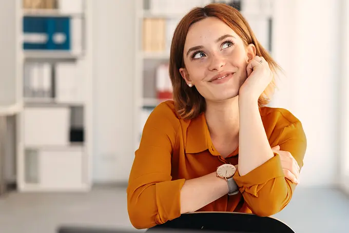 Kvinna stol funderar på att bli förtroendevald i sin region.