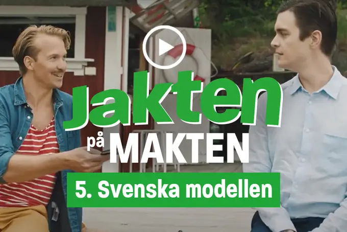 Messiah Hallberg sitter och pratar med en yngre man