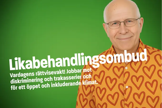 Man med hjärtan på skjortan