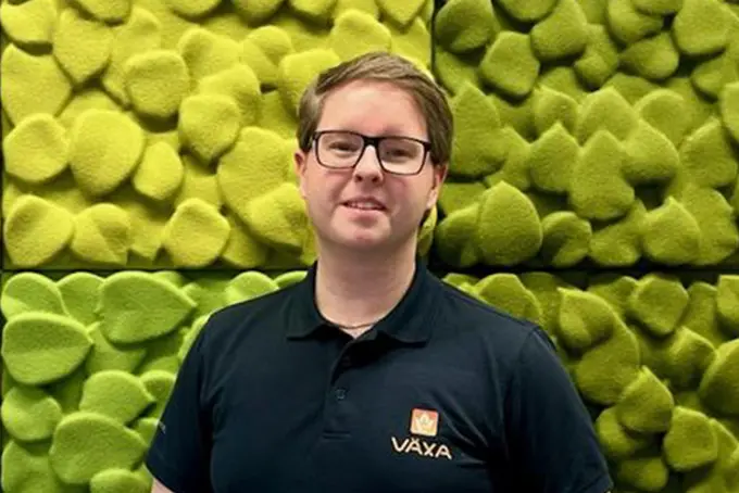 Porträttfoto på en leende Patrik Davidsson